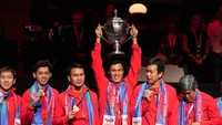 Kemenangan Indonesia di Piala Thomas 2020 membawa ironi tersendiri. Pasalnya Bendera Merah Putih tak berkibar saat wakil Indonesia naik podium tertinggi untuk menerima medali dan piala usai memenangkan pertandingan 3-0 melawan China. Ritzau Scanpix/Claus Fisker via AP.