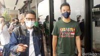 Menteri Pariwisata dan Ekonomi Kreatif (Menparekraf) Sandiaga Uno meresmikan hotel Creative Rest(art), garapan presenter Daniel Mananta di Bandung, Senin (18/10/2021).
