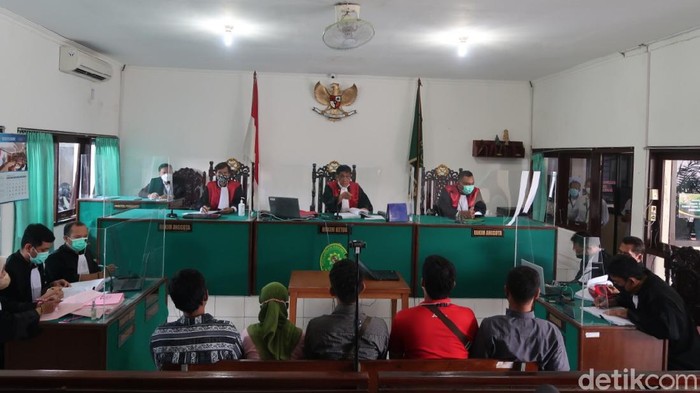 Suasana sidang terdakwa kasus takjil sianida, Nani Aprilliani Nurjaman di PN Bantul, Senin (18/10/2021).
