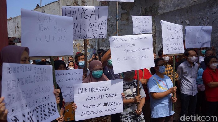 Tolak Pembongkaran Rumah di Bandung