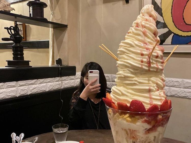 Wow! Parfait Jumbo yang Manis Enak Ini Beratnya Sampai 3 Kg