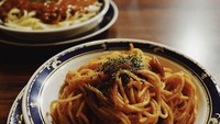 Jangan lupa pesan juga pasta populer di The King and Strawberry yang cocok jadi menu utama sebelum menyantap King Parfait raksasa bersama teman-teman. Foto: Instagram