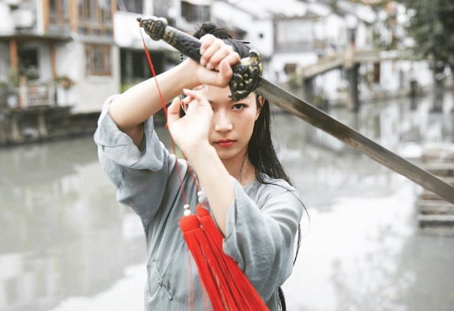 Wanita dengan tinggi 157 cm itu memulai kariernya dalam olahraga bela diri dengan masuk Shanghai Sports Academy pada 2004. Empat tahun kemudian, Ye pun mulai mengajar Tai Chi kepada orang lain. Foto: Dok. Instagram