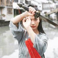 Wanita dengan tinggi 157 cm itu memulai kariernya dalam olahraga bela diri dengan masuk Shanghai Sports Academy pada 2004. Empat tahun kemudian, Ye pun mulai mengajar Tai Chi kepada orang lain. Foto: Dok. Instagram