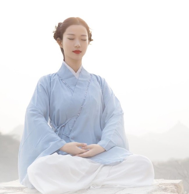 Wanita kelahiran Shanghai ini memulai kariernya dengan masuk di Shanghai Sports Academy pada 2004. Empat tahun kemudian, Ye pun mulai mengajar Tai Chi kepada orang lain. Foto: Dok. Instagram