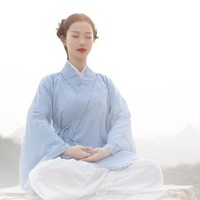 Wanita kelahiran Shanghai ini memulai kariernya dengan masuk di Shanghai Sports Academy pada 2004. Empat tahun kemudian, Ye pun mulai mengajar Tai Chi kepada orang lain. Foto: Dok. Instagram