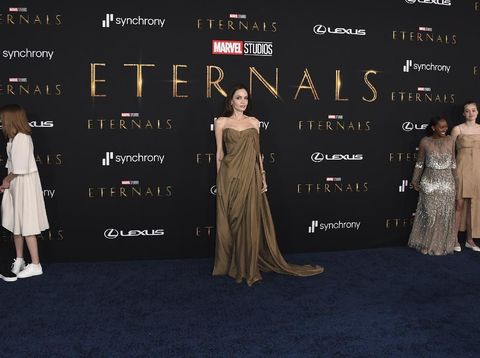 From left, Maddox Jolie-Pitt, Vivienne Jolie-Pitt, Angelina Jolie, Knox Jolie-Pitt, Shiloh Jolie-Pitt, and Zahara Jolie-Pitt arrive at the premiere of 