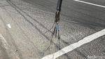 Bahaya, Kabel Dibiarkan Menjuntai di Depok