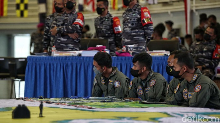Begini Persiapan Latihan Operasi Amfibi TNI AL Kepala Staf TNI Angkatan Laut Yudo Margono memberikan arahan kepada prajurit dalam rangka persiapan latihan Operasi Amfibi TNI AL Tahun 2021.