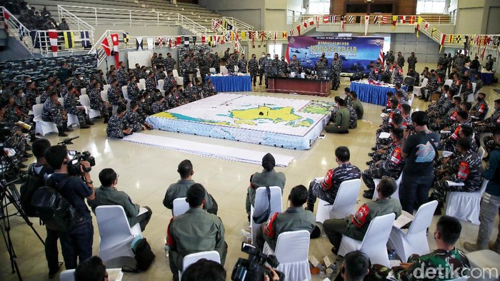 Kepala Staf TNI Angkatan Laut Yudo Margono memberikan arahan kepada prajurit dalam rangka persiapan latihan Operasi Amfibi TNI AL Tahun 2021.