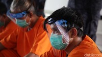 Jumlah tersangka yang ditangkap 7 orang. 