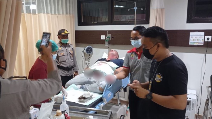 Bule asal Selandia Baru di Badung, Bali, menderita luka robek di leher usai diserang pakai pecahan botol oleh WN Maroko, Sabtu (16/10/2021).