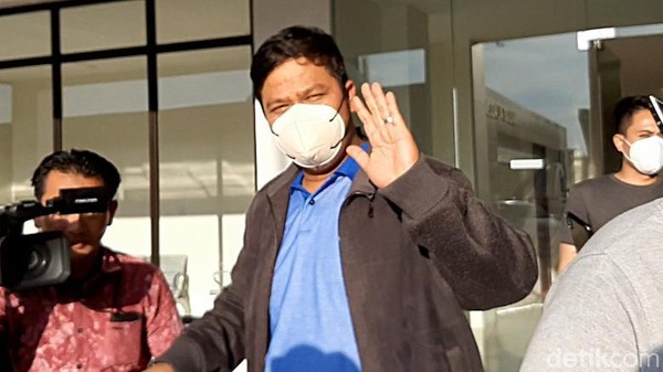 Momen Bupati Kuansing Diterbangkan ke Jakarta