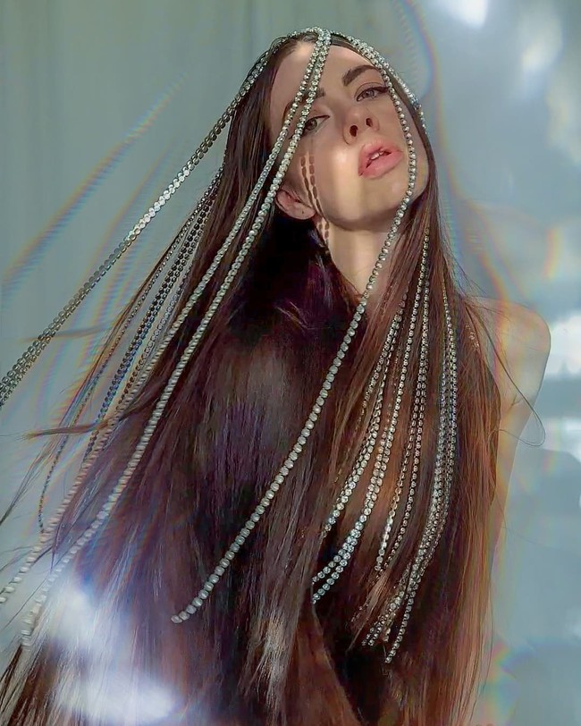 Aku tahu komentar mereka menggelikan dan mudah dibantah, beberapa orang mungkin berpikir lucu ketika berkata begitu tapi untukku itu cukup menggangu, mengingat semua yang aku lalui untuk sampai di titik ini sekarang di mana aku percaya diri dengan siapa aku dan penampilanku, katanya dilansir NY Post.Foto: Instagram @cherie.louise