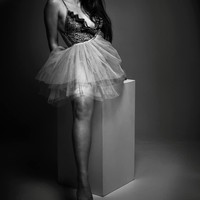 Saat kecil, aku tidak percaya aku bisa dapat pekerjaan, jatuh cinta, punya keluarga atau hal-hal seperti itu karena aku tidak kenal orang diamputasi (yang melakukannya). Ada banyak malam yang dihabiskan menangisi foto-foto diriku sebelum diamputasi, bertanya mengapa ini terjadi padaku, berharap aku akan bangun suatu hari dan punya dua kaki lagi, kata Cherie. Foto: Instagram @cherie.louise