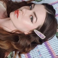 Tapi postingan Cherie sering mengundang komentar kurang menyenangkan yang menuduhnya mengedit foto demi mencari atensi. Orang-orang di media sosial sering menuduhku pura-pura punya satu kaki dan mengklaim aku Photoshop kakiku untuk atensi, Foto: Instagram @cherie.louise