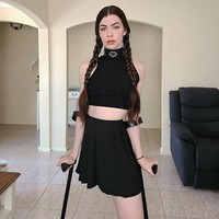 Seorang model sering mendokumentasikan gaya seksinya di Instagram. Penampilannya mencuri perhatian netizen karena terlihat hanya punya satu kaki. Wanita bernama Cherie Louise itu mendapat banyak dukungan tapi tak sedikit pula yang mengatakan ia cari perhatian. Foto: Instagram @cherie.louise