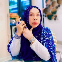 Baru-baru ini, wanita yang sering berpenampilan glamour itu kembali bikin sensasi dengan mengatakan bahwa mantan kekasihnya itu disantet sehingga tidak jadi menikahinya. Foto: dok. Instagram/@datoserivida