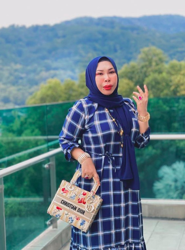 Datuk Seri Vida melanjutkan bahwa dia akan membantu mantan kekasihnya yang beda 23 tahun itu ke pengobatan tradisional. Hal tersebut demi menolak santet dan Iqbal bisa menerimanya kembali, dan mereka menikah. Foto: dok. Instagram/@datoserivida