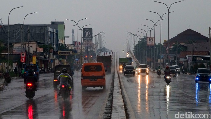 Fenomena La Nina memajukan musim hujan di wilayah Indonesia jadi lebih awal yakni mulai Oktober 2021. Kondisi ini akan berdampak pada peningkatan curah hujan bulanan.