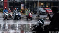 BMKG merekomendasikan pemerintah daerah, masyarakat, dan semua pihak terkait dengan pengelolaan sumber daya air, dan pengurangan risiko sumber bencana yang berpotensi terdampak fenomena La-Nina.