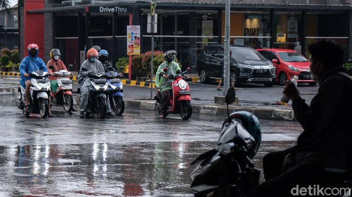 Fenomena La Nina memajukan musim hujan di wilayah Indonesia jadi lebih awal yakni mulai Oktober 2021. Kondisi ini akan berdampak pada peningkatan curah hujan bulanan.