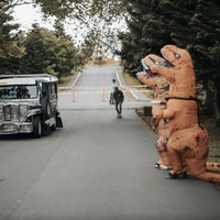 Seperti World of Buzz, pemotretan tersebut dilakukan oleh pasangan asal Filipina bernama Kyra dan Patrick. Karena idenya itu, tak sedikit netizen yang memberikan pujian sekaligus sedikit terhibur melihat pemotretan pasangan tersebut. Foto: Facebook/Bride and Breakfast