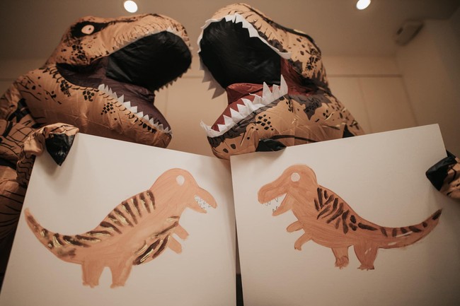 Tak sedikit netizen yang memberikan komentar di unggahan foto-foto tersebut. Ini terlalu menggemaskan!! Salut buat pasangan, komentar salah seorang netizen. Ultra introvert dan pemalu di depan kamera seperti ini, tambah netizen lain. Ini benar-benar keren!!! komentar lainnya. Foto: Facebook/Bride and Breakfast