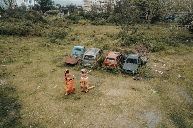 Foto prewedding mu tidak harus terlalu formal dan bergaya sepanjang masa. Kamu bisa bersenang-senang karena foto yang paling berkesan adalah foto yang benar-benar menunjukkan siapa kamu, dilansir dari World of Buzz. Jadi, tertarik melakukan foto prewedding seperti ini? Foto: Facebook/Bride and Breakfast