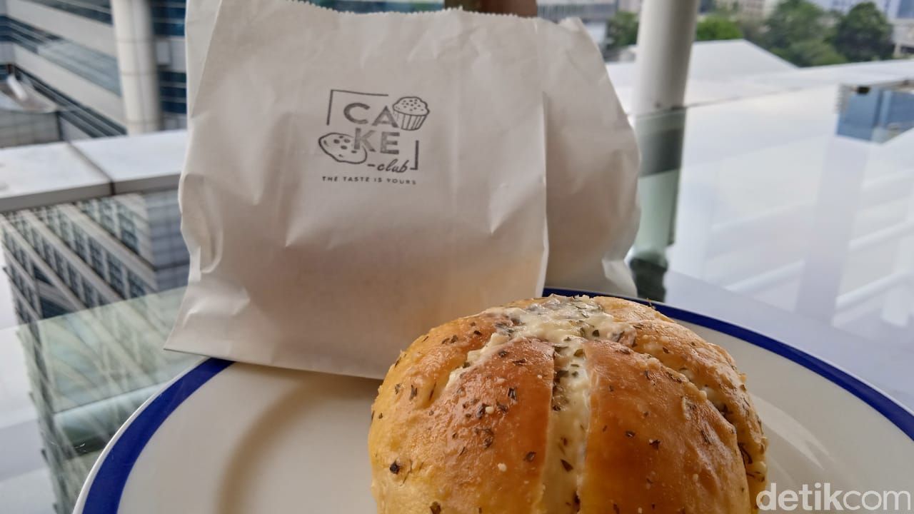 Mencicipi Garlic Bread Homemade Buatan Eks Pegawai KPK, Tata Khoiriyah