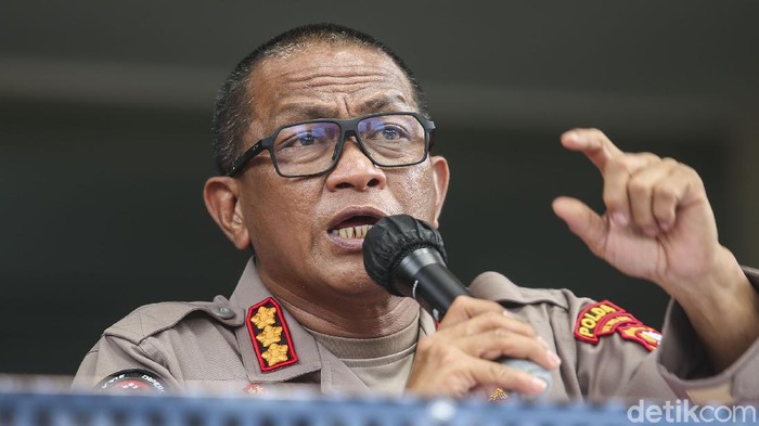 Polda Metro Jaya mengeluarkan kebijakan baru soal ketidakhadiran tersangka. Hal itu dilakukan sebagai bentuk upaya polisi agar humanis.