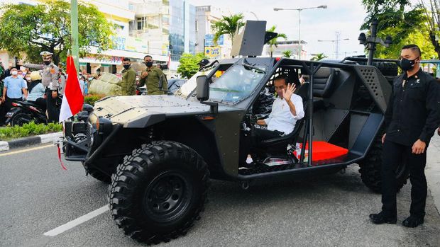 Jokowi Susuri Tarakan Pakai Rantis P6 ATAV V1