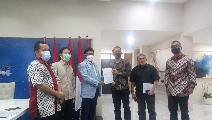 Ketua Komisi Hubungan Antar Lembaga dan Luar Negeri Dewan Pers Agus Sudibyo dan Menkominfo Jhonny G Plate (detikcom)