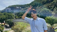 Kim Seon Ho, aktor tampan yang sedang naik daun ini terseret dalam skandal aktor K. Skandal tersebut menyebutkan bahwa aktor K memaksa sang mantan kekasih untuk mengaborsi kandungannya. Foto: Instagram @seonho_kim