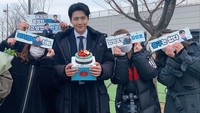Tawaran drama baru juga terus berdatangan. Setelah Hometown Cha-cha-cha, proyek selanjutnya ia akan membintangi film berjudul Perhaps Love bersama YoonA SNSD. Foto: Instagram @seonho_kim
