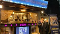 Tak hanya penggemar, tapi rekan sesama aktor juga turut mengirimkan coffee truck ke lokasi syuting. Foto: Instagram @seonho_kim