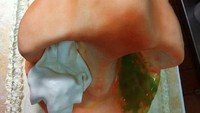 Terakhir ada kue berbentuk hidung manusia dengan detail kotoran di lubang hidungnya. Selain mengerikan, kue yang satu ini juga terlihat menjijikkan. Foto: Mental Floss