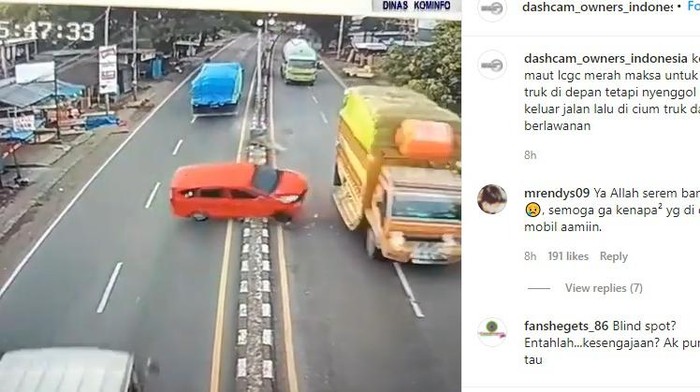 LCGC kecelakaan usai salip truk dari kiri