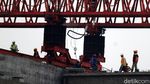 Melihat Pemasangan Girder Akses Tol Padaleunyi-Cisumdawu