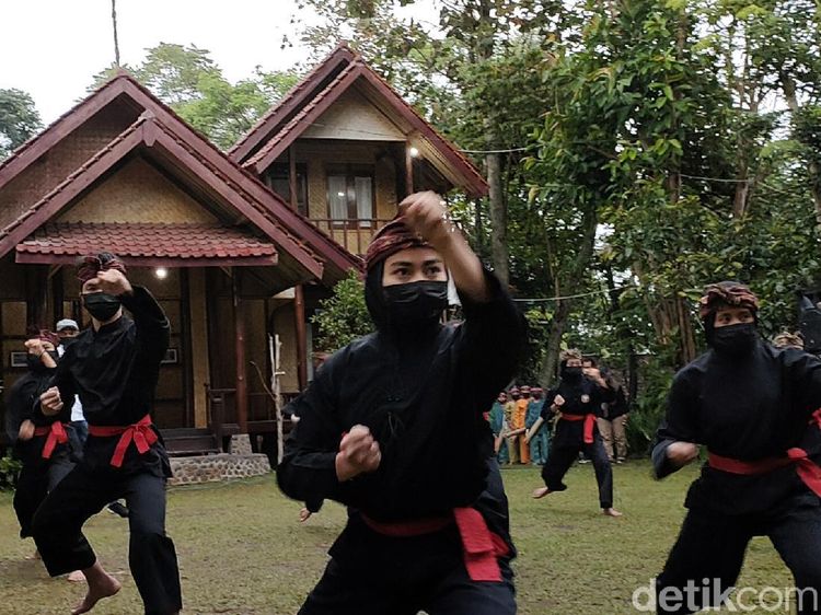 Melihat Saung Ciburial, Desa Wisata Top yang Dikunjungi Sandiaga Uno