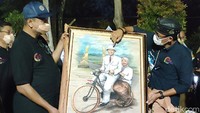 Sandiaga sangat mengapresiasi Desa Wisata Saung Ciburial. Sebab, desa itu dulunya tergolong desa tertinggal dan kini bisa jadi satu dari 50 desa wisata terbaik di Indonesia.
