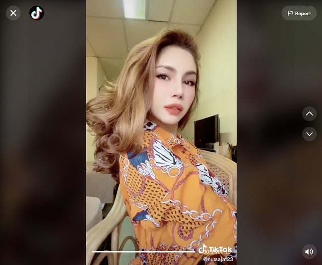 “Jika aku masih seorang muslim, biarkan itu tetap menjadi keyakinanku dan kamu tetap dengan keyakinanmu,” ujarnya. “Jangan nilai aku. Mari kita saling menghargai. Berhenti menyebutku pendosa. Terimakasih…aku menghargai semua nasihat kalian,” tambahnya. Foto: Dok. TikTok