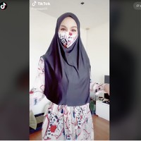Nur Sajat yang dikenal sebagai pengusaha kosmetik itu juga meminta netizen tidak membahas soal keyakinannya. Apapun agamanya itu adalah haknya dan urusannya dengan Yang Maha Kuasa. Foto: Dok. TikTok