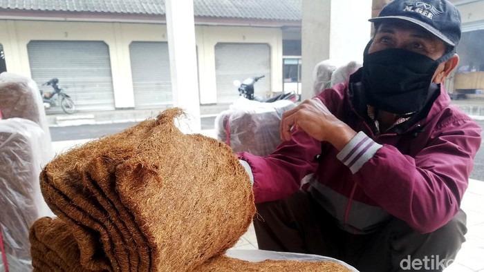 Ketua Asosiasi Petani Tembakau Indonesia (APTI) Jawa Barat Suryana menyebut bahwa pasar tembakau di dunia saat ini hanya ada dua, yakni di Bremen, Jerman dan Sumedang.