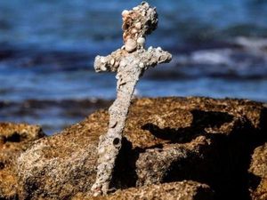 Pedang Prajurit Perang Salib Ketemu di Laut, Umurnya 900 Tahun, Indah dan Langka