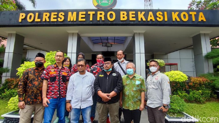 Perwakilan FBR Bekasi datang ke Polres Metro Bekasi Kota (Nahda Rizki Utami/detikcom)