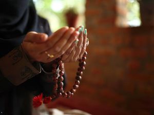 6 Tradisi Warga Sulsel Sambut Ramadan, Barzanji-Baca-baca Pakai Songkolo