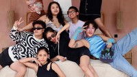 Di Instagram, ibu dua anak ini memiliki lebih dari 6,7 juta followers sehingga ia dilabeli selebgram. Rachel juga aktif membagikan potret kegiatannya sehari-hari, bersama anak-anak, keluarga, hingga teman-temannya. 