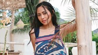 Dalam channel YouTube Boy William, Rachel Vennya mengatakan dirinya tidak karantina sama sekali di Wisma Atlet. Ia juga menepis kabar kalau dirinya minta satu kamar di Wisma Atlet bersama pacarnya, Salim.