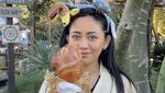 Rachel Vennya Cicip Burger In-N-Out hingga Turkey Leg Saat di Amerika